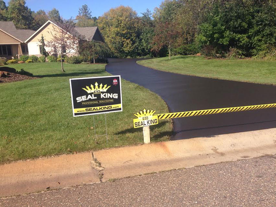 Lakeville Asphalt Driveway Sealcoating