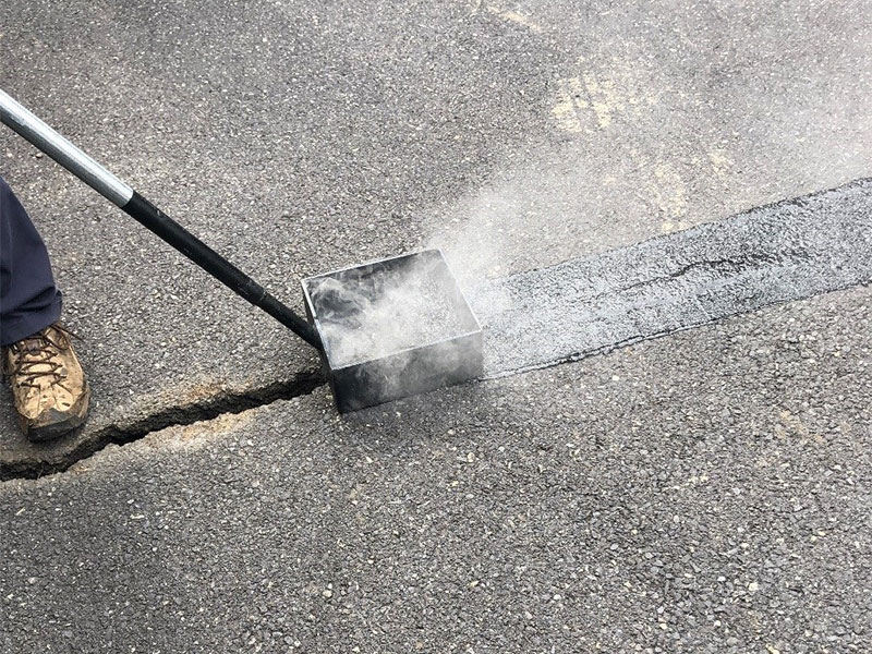 Seal King Liquid Lava Being Poured (Pic 1)